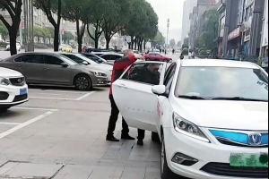 從自主創(chuàng)業(yè)到萬順叫車司機(jī)共創(chuàng)人，換個舞臺堅(jiān)持優(yōu)秀